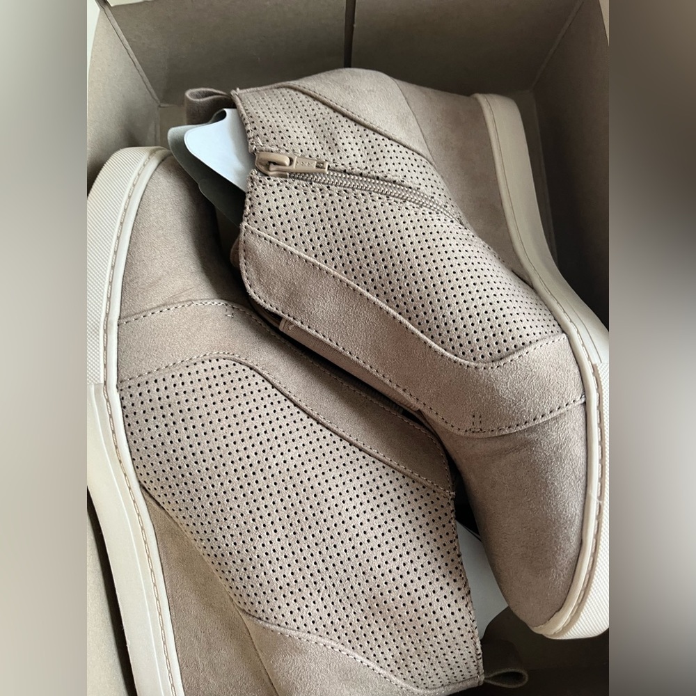 Wedge low booties